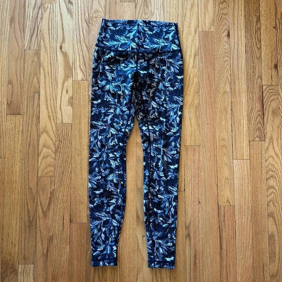 Lululemon sz 4 Wunder Under Hi-Rise Tight 28"
Embellished Multi great pre owned - Picture 3 of 11